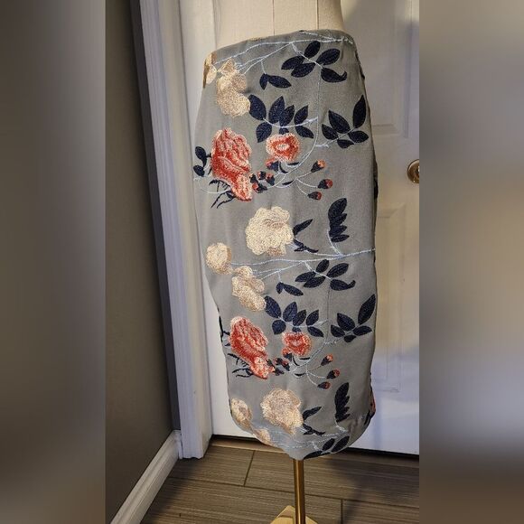 Eci New York Floral Embroidered Midi Knee Length Pencil Skirt - Picture 4 of 9